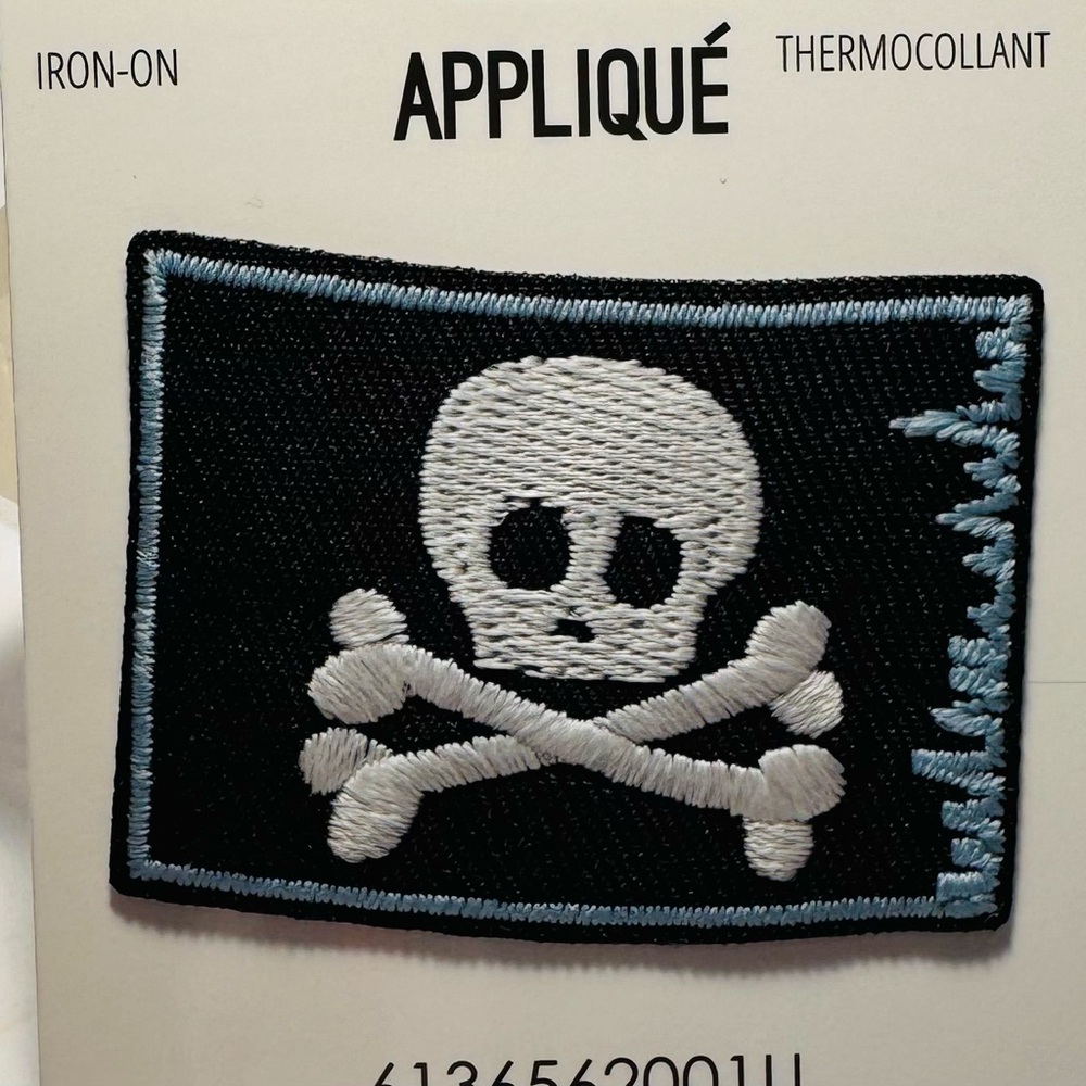 Iron-On Patch Skull and Crossbones NWT